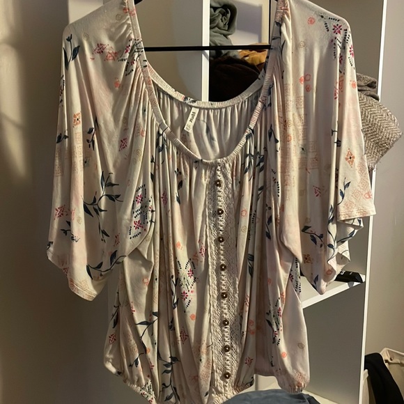 Mudd Tops - XXL Mudd short blouse